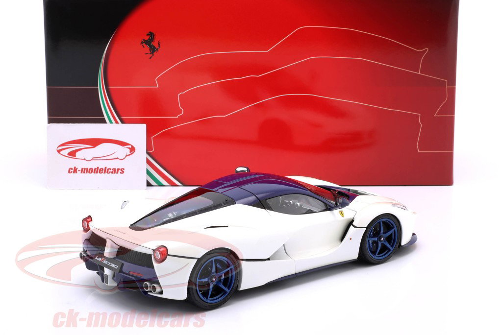 Ferrari LaFerrari Byggeår 2012 hvid / blå 1:18 BBR