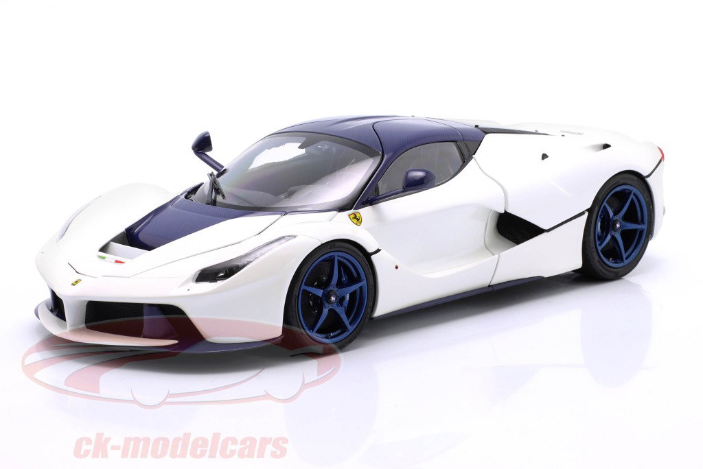 Ferrari LaFerrari Год постройки 2012 белый / синий 1:18 BBR
