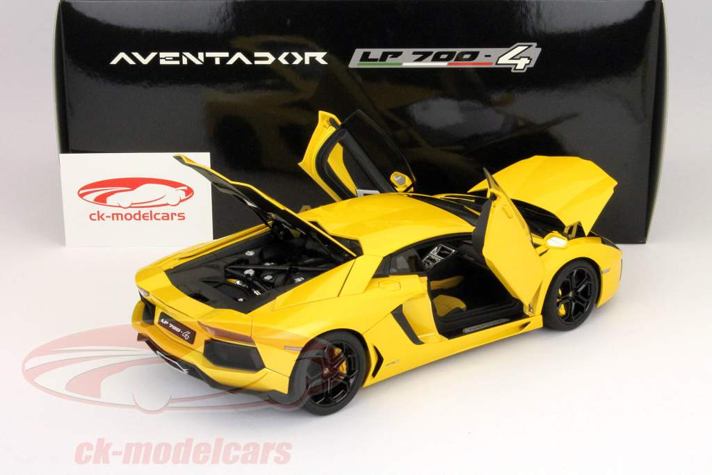 AUTOart 1:18 ランボルギーニ·アヴェンタドールLP700-4黄色/黄
