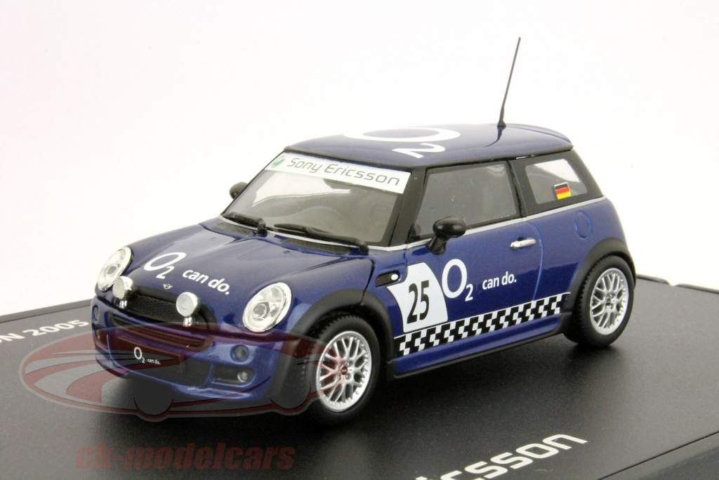 Mini Cooper One package aérodynamique N° 25 O2 2001 1:43 Minichamps bleu