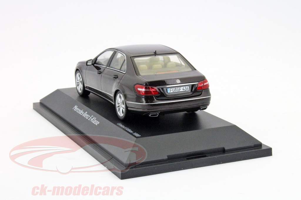 梅赛德斯 - 奔驰E级时尚型棕色旭格1:43