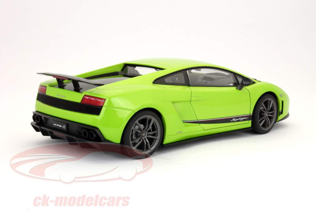 Lamborghini Gallardo LP570-4 Superleggera Year 2011 green 1:18 Autoart