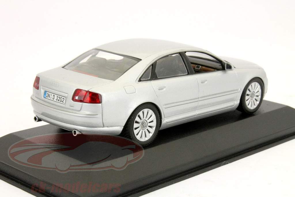 Audi A8 Facelift Bj. 2005 silber 1:43 Minichamps