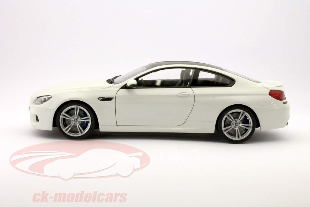 BMW M6 Coupe 年 2012 白 同 黑 屋顶 1:18 Paragon Models