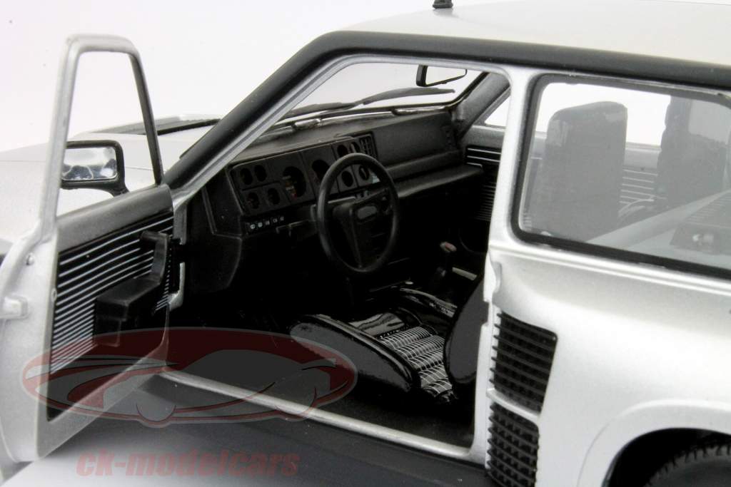Renault 5 Turbo 1 1984 серебра 1:18 Universal Hobbies