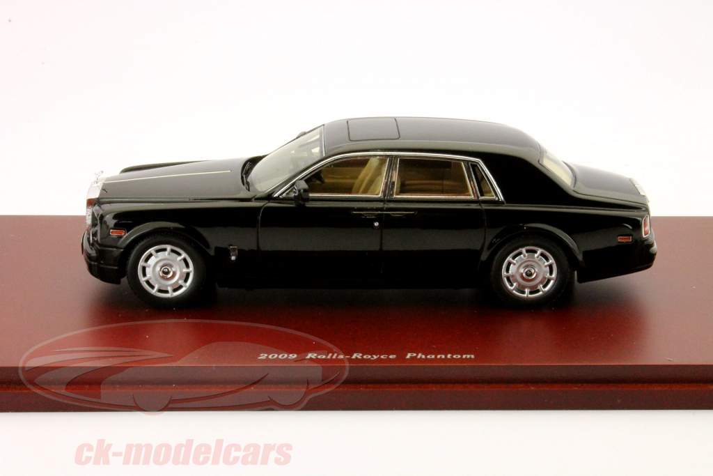 Rolls Royce Phantom Год 2009 черный 1:43 Truescale