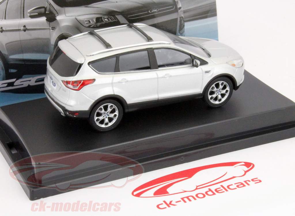 Ford Kuga / Escape год 2013 серебро 1:43 Greenlight