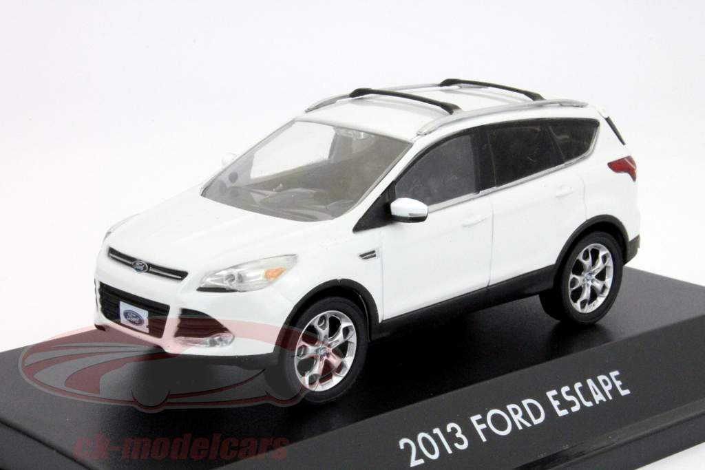 Ford Escape 2013 года белого 1:43 GreenLight