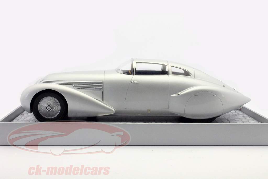 Hispano-Suiza Dubonnet Ксения H6C 1938 год серебро 1:18 Minichamps