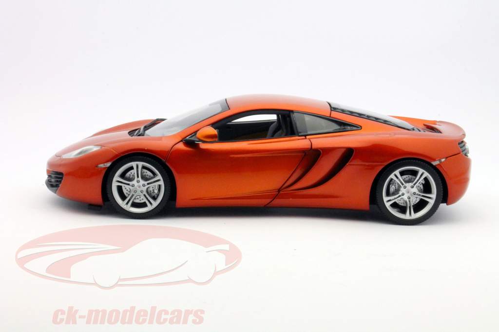 迈凯轮MP4-I2C建于2011年的橙色金属1:18 MINICHAMPS