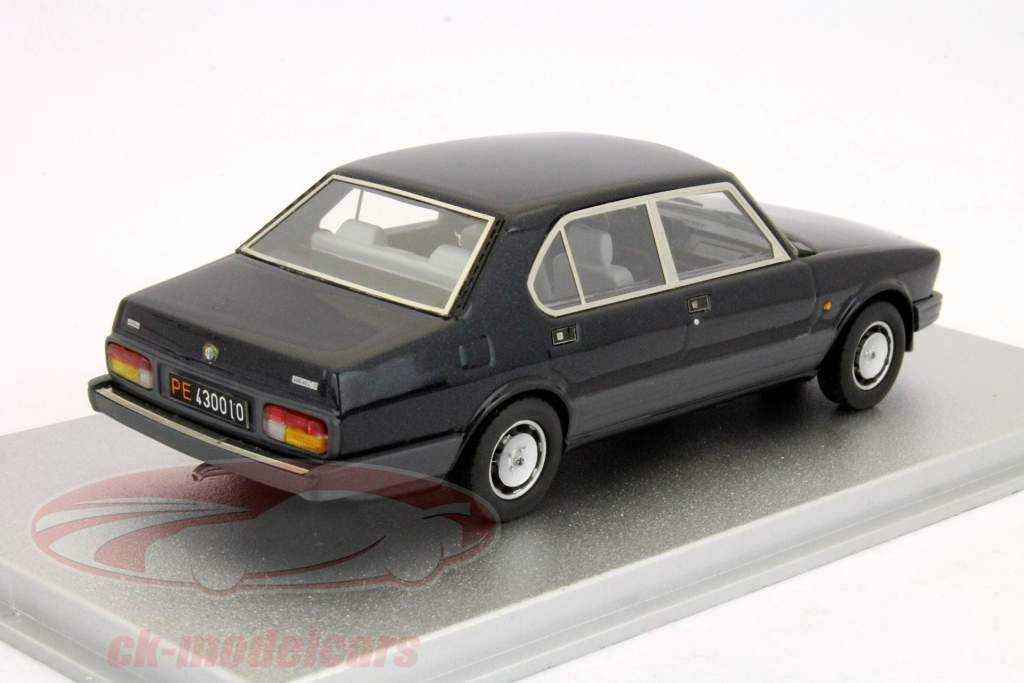 Alfa Romeo Alfetta 2000 1983 mørkeblå 1:43 KESS