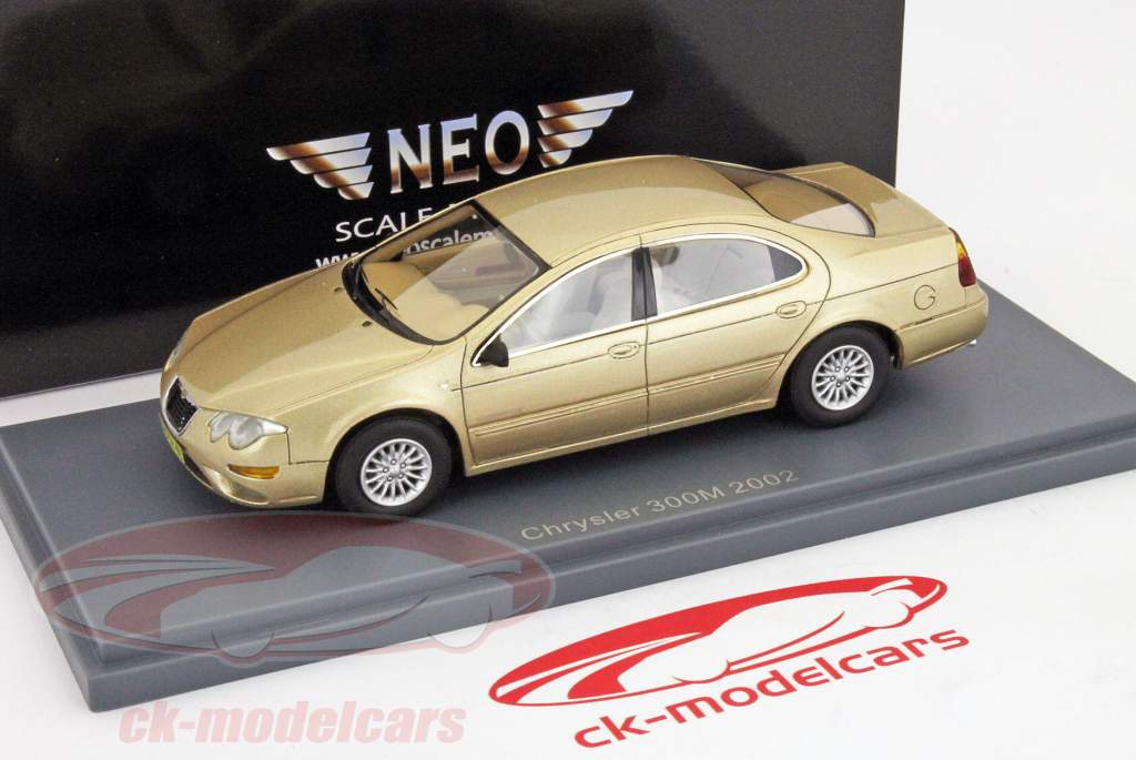 克莱斯勒2002年300米黄金1:43新