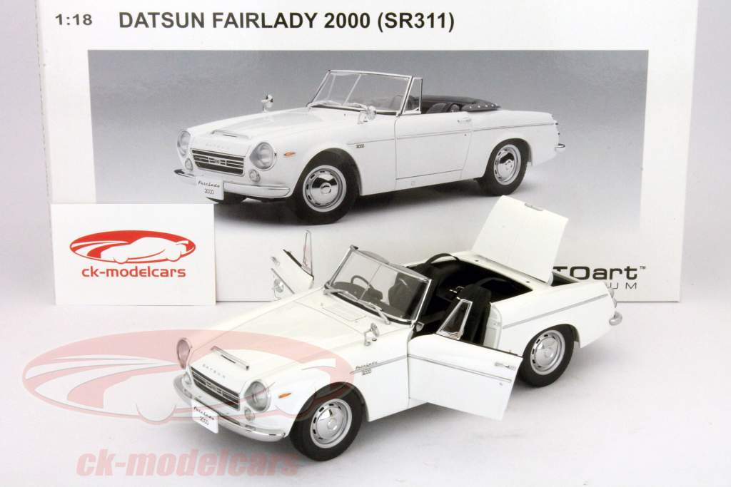 Datsun Fairlady 2000 (SR311), построенный в 1967 белого 1:18 AUTOART