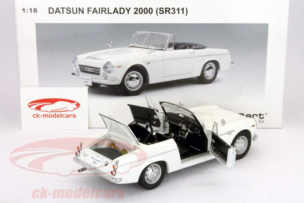 ミニカー 1/18 DATSUN Fairlady 2000 (SR311) White DATSUN Fairlady 2000 (SR311) White With Engine (Diecast Car