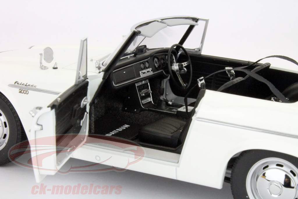 Datsun Fairlady 2000 (SR311), построенный в 1967 белого 1:18 AUTOART