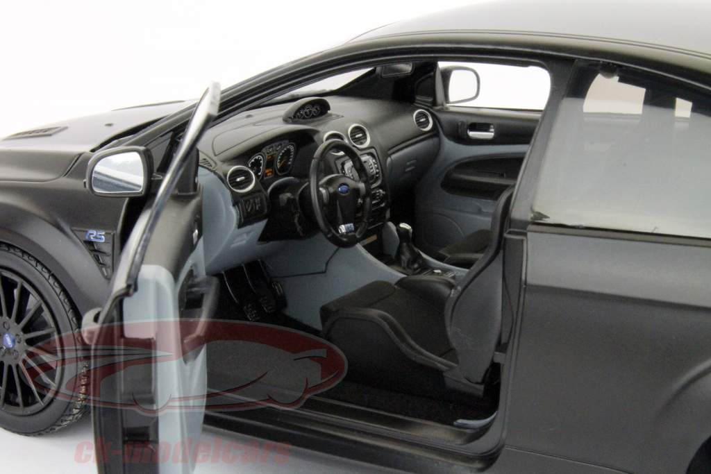 Ford Focus RS модели 2010 матовый черный / матовый черный 1:18 Minichamps