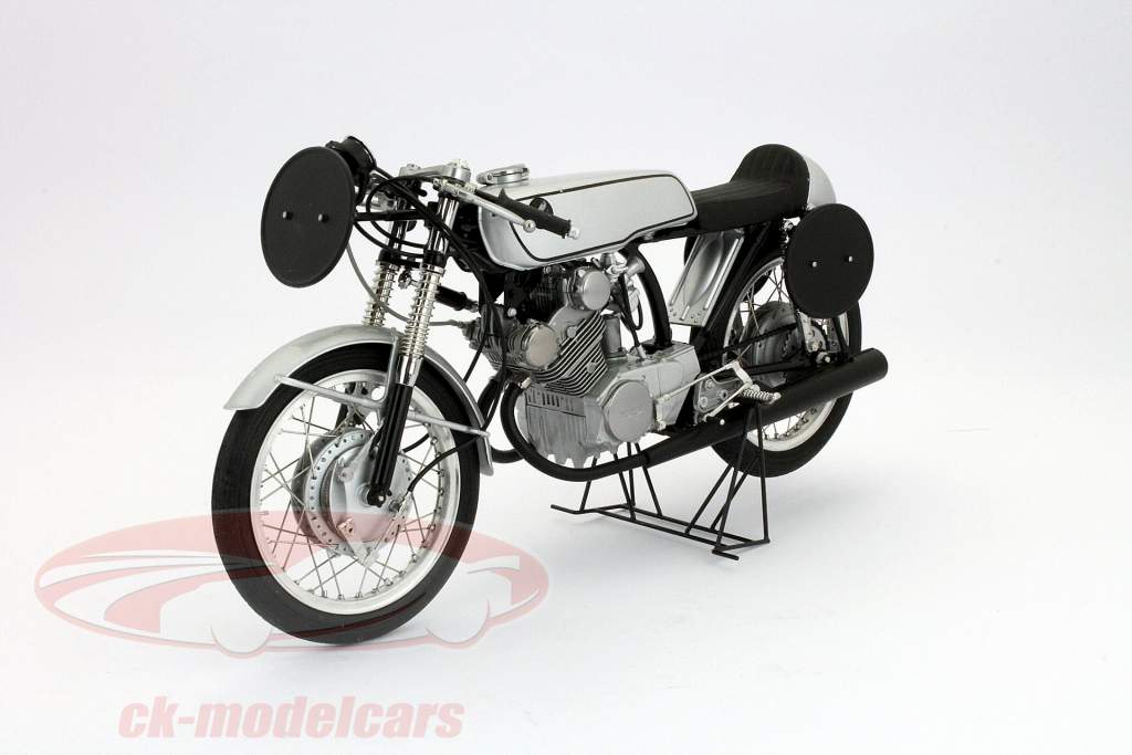 EBBRO Honda CR93 Racing 1/10スケール Amazon | エブロ 1/10 ホンダ CR93 ストリート ブラック 完成品