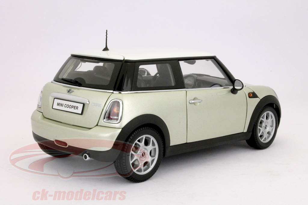 Mini Copper r56 Year 2006 silver 1:18 Kyosho