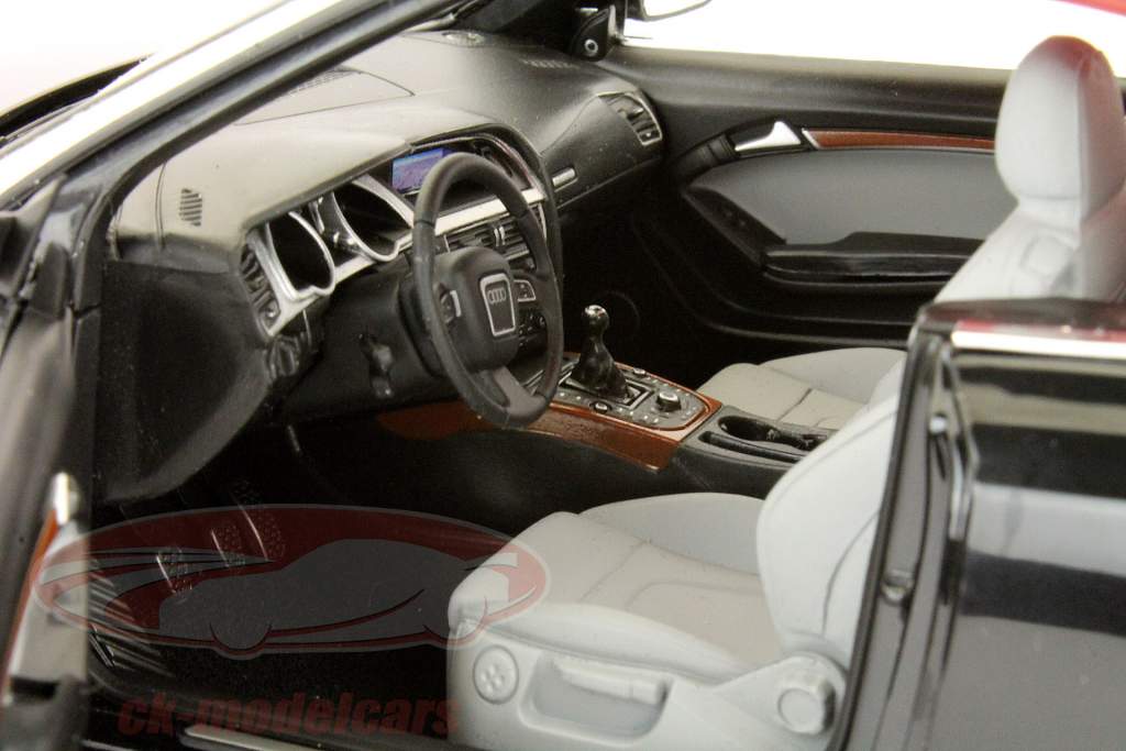 アウディA5カブリオレイヤー2009黒1：18モデルNorev
