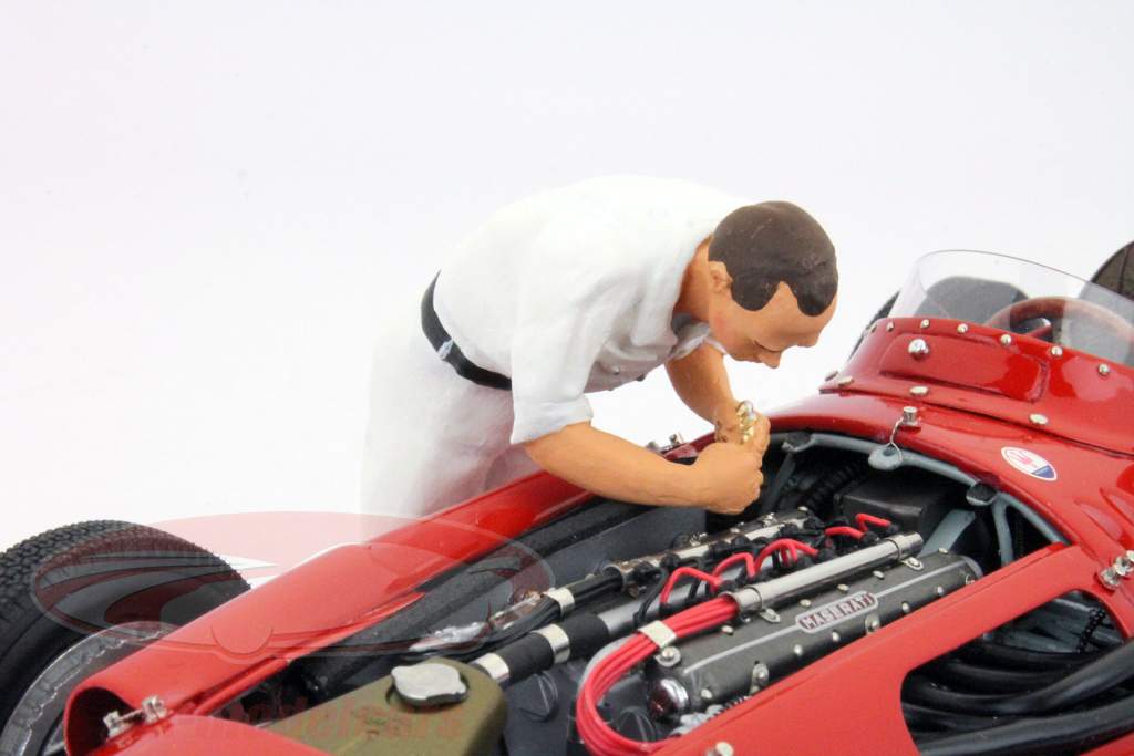 механик с белый комбинезон изменение  искра 1:18 Figutec фигуры