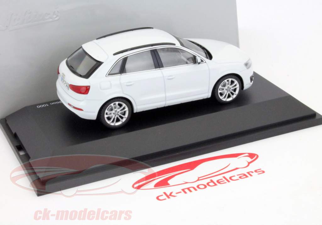 アウディQ3氷河白モデルSchuco 1時43分