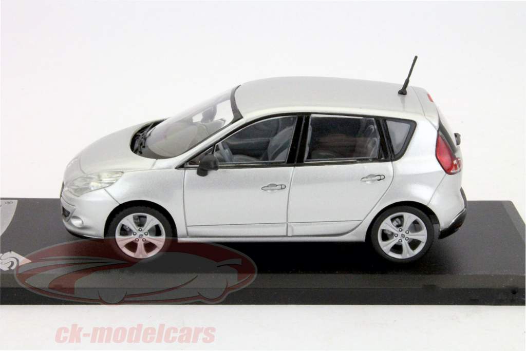 Renault Scenic År 2009 silver 1:43 Solido