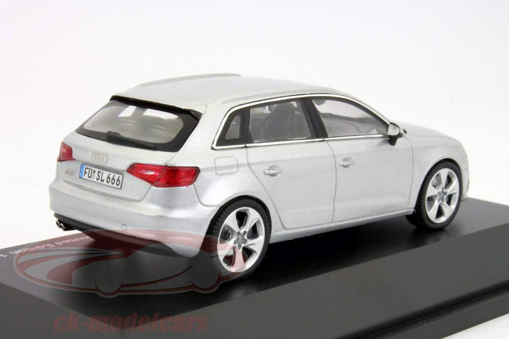 奥迪A3 Sportback的建造年份2012冰银旭格1点43