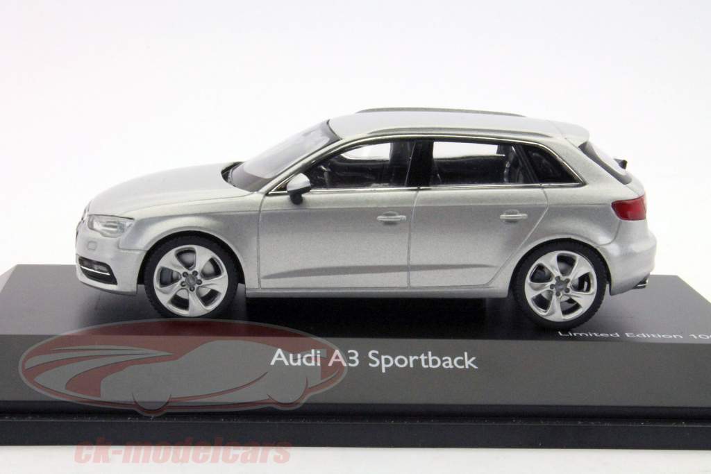 奥迪A3 Sportback的建造年份2012冰银旭格1点43