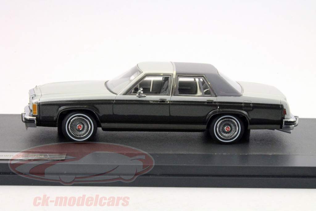 Ford LTD Crown Victoria grey / black 1:43 Matrix