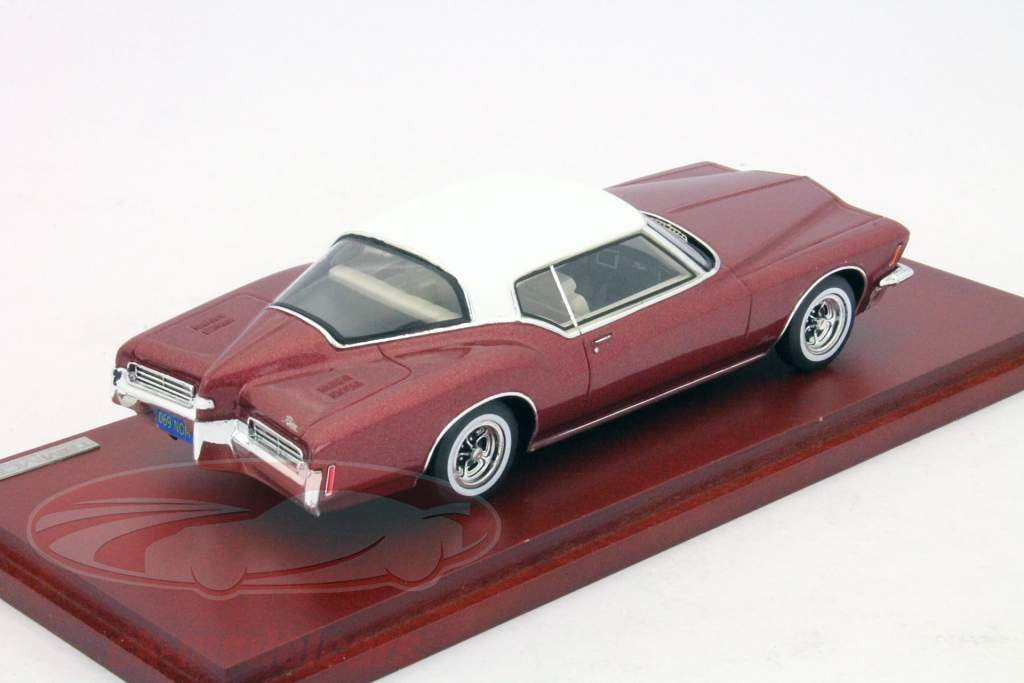Buick Riviera year 1971 red 1:43 TrueScale