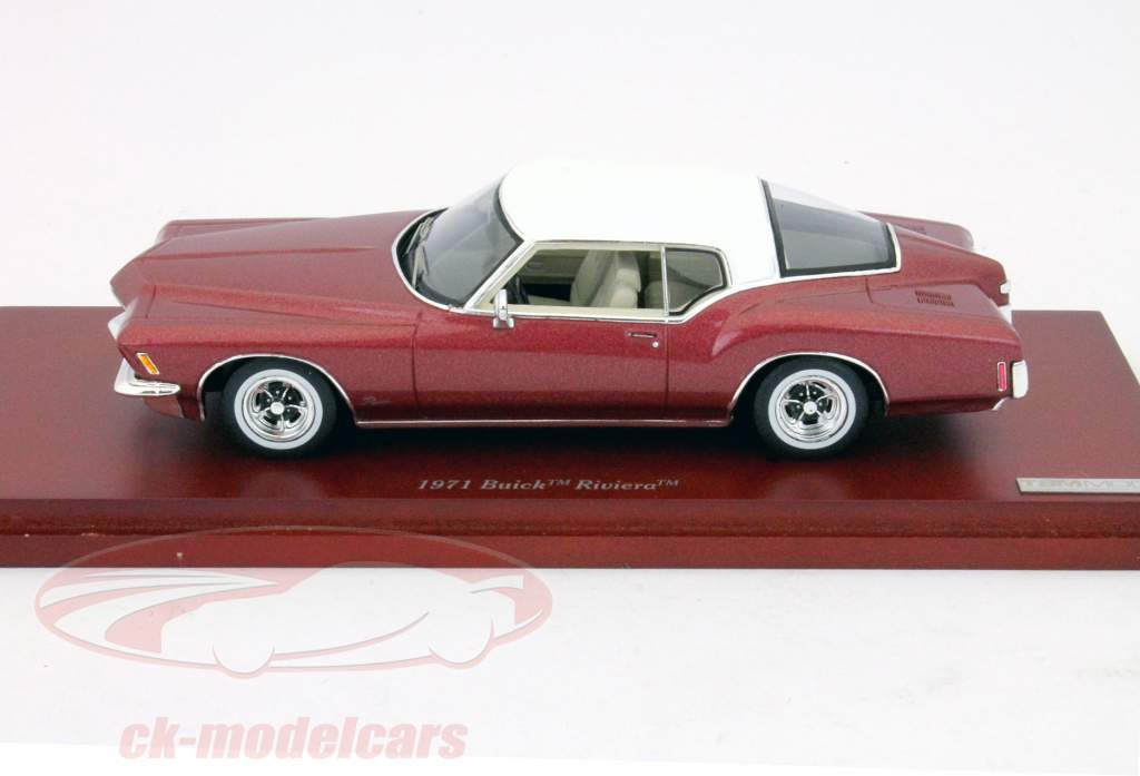 Buick Riviera year 1971 red 1:43 TrueScale