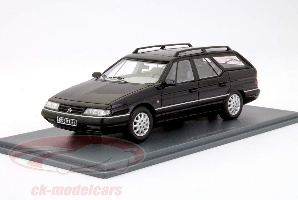 シトロエンXMは、ダークブルーメタリックの午前1時43ネオ·ブレイク