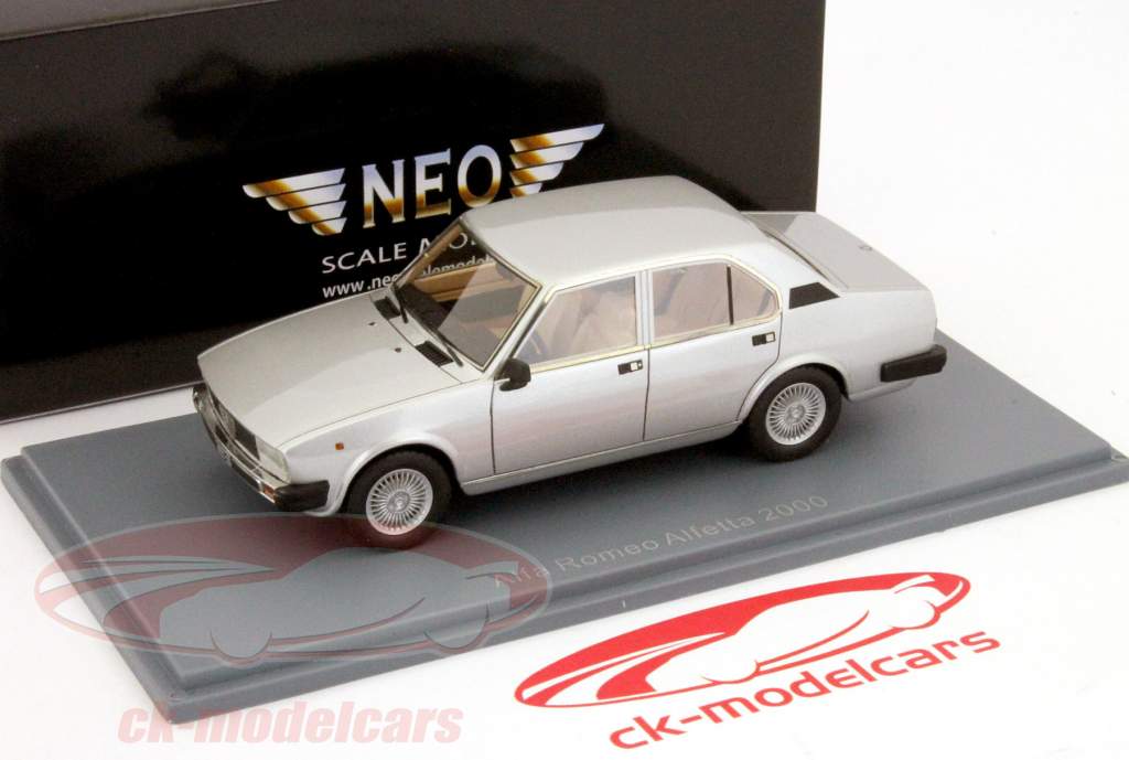 アルファロメオAlfettaで2000銀1:43ネオ