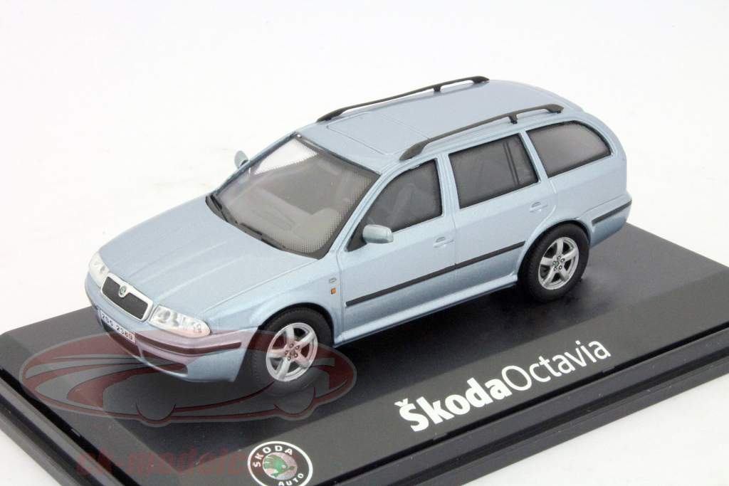 Skoda Octavia Combi Año 2000 azul claro una y cuarenta y tres minutos Abrex