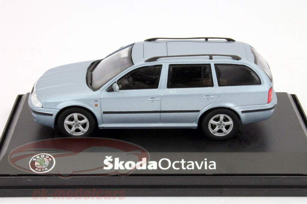 Skoda Octavia Combi Año 2000 azul claro una y cuarenta y tres minutos Abrex