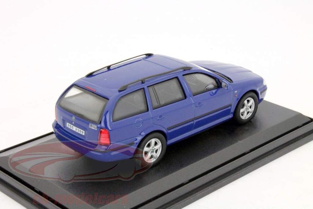 Skoda Octavia Combi anno 2000 hellblau 1:43 Abrex