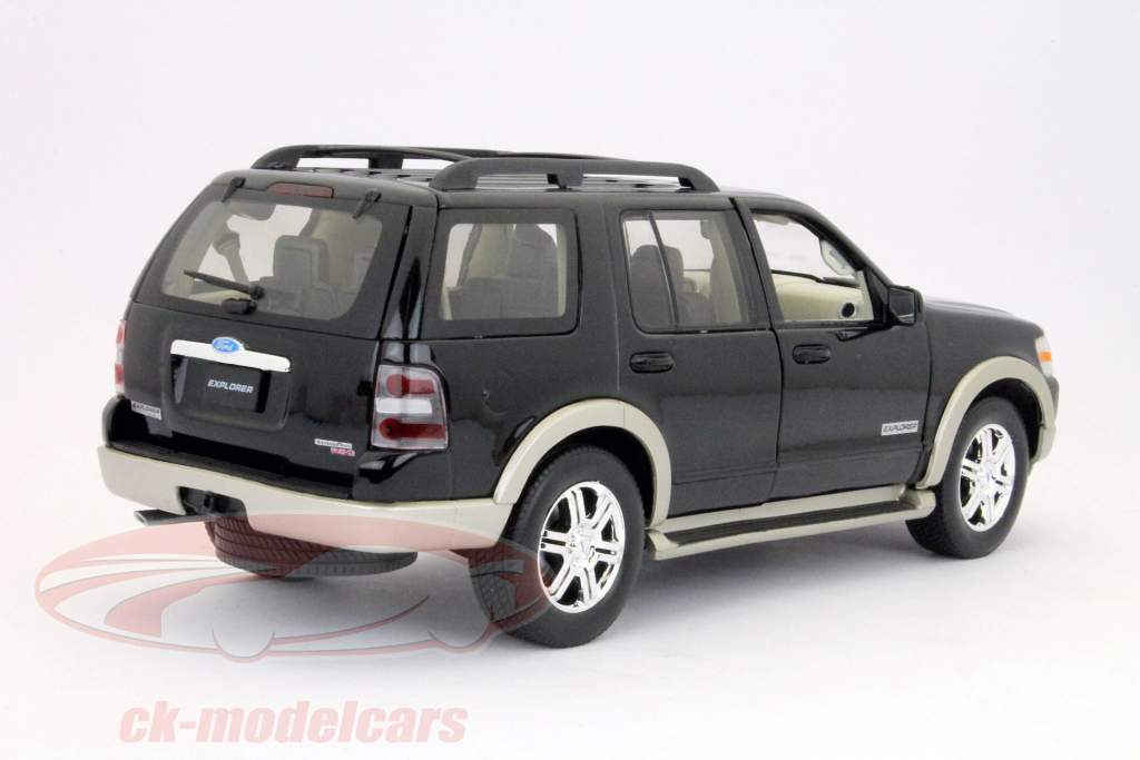 Ford Explorer Eddie Bauer Год 2006 1:18 Welly