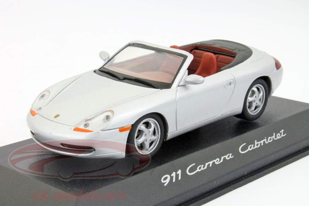 ポルシェ911カレラカブリオレの銀/ 1時43完成モデル
