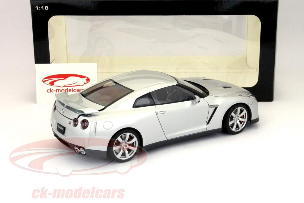 AUTOart 1/18  GT-R R35カスタム 1/18 AUTOart 2022 Nissan GT-R (R35) Nismo Special Edition