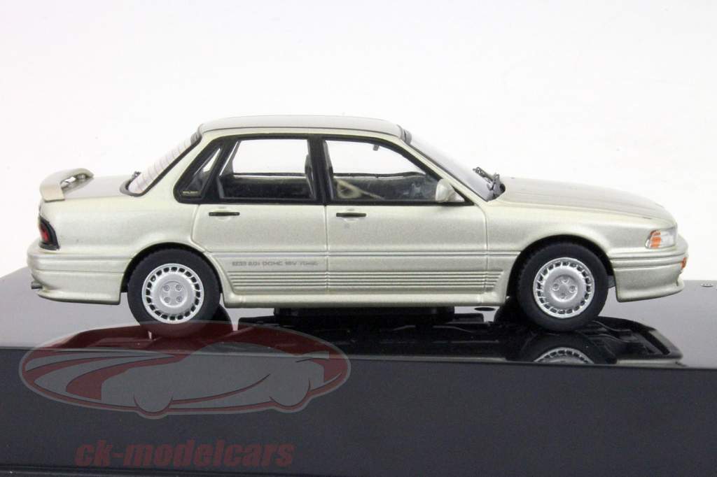 Mitsubishi Galant VR-4 1987 silber 1:43 Ixo