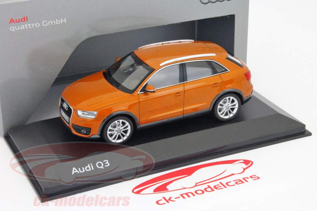 アウディQ3サモアオレンジモデルSchuco 1時43