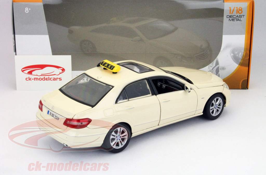 奔驰E级出租车1:18麦斯托