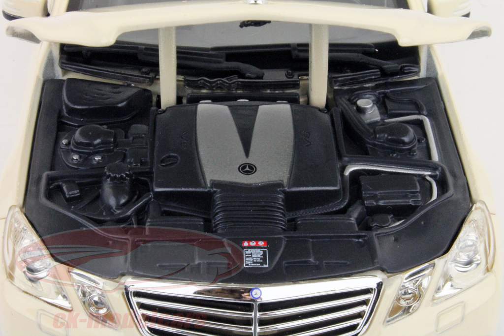 奔驰E级出租车1:18麦斯托