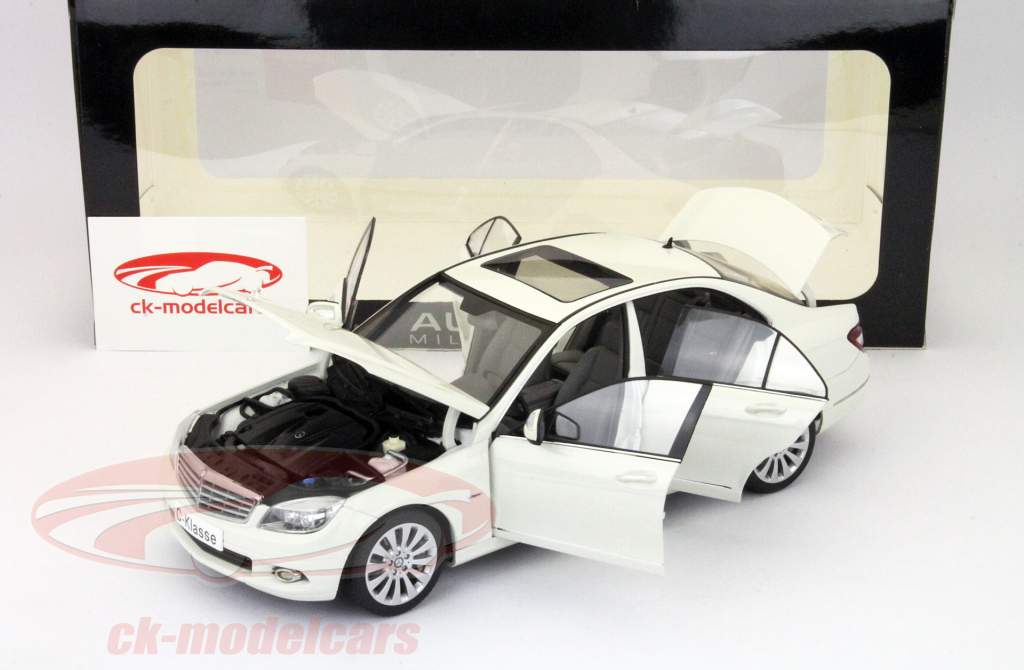 メルセデス·ベンツCクラスセダンエレガンスホワイト1時18分オートアート