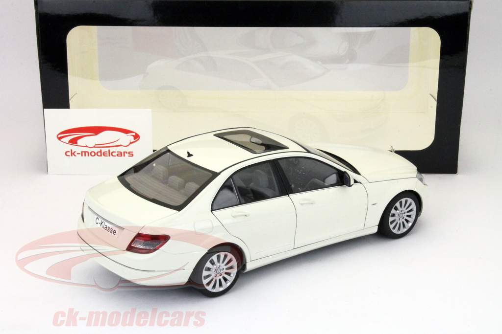 メルセデス·ベンツCクラスセダンエレガンスホワイト1時18分オートアート