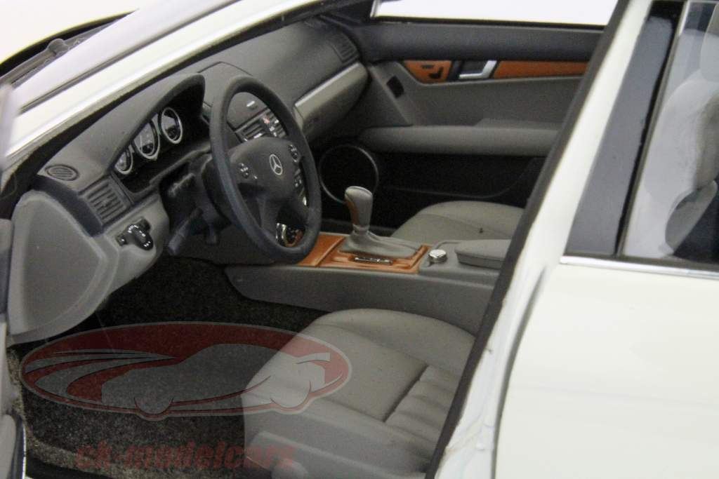 メルセデス·ベンツCクラスセダンエレガンスホワイト1時18分オートアート