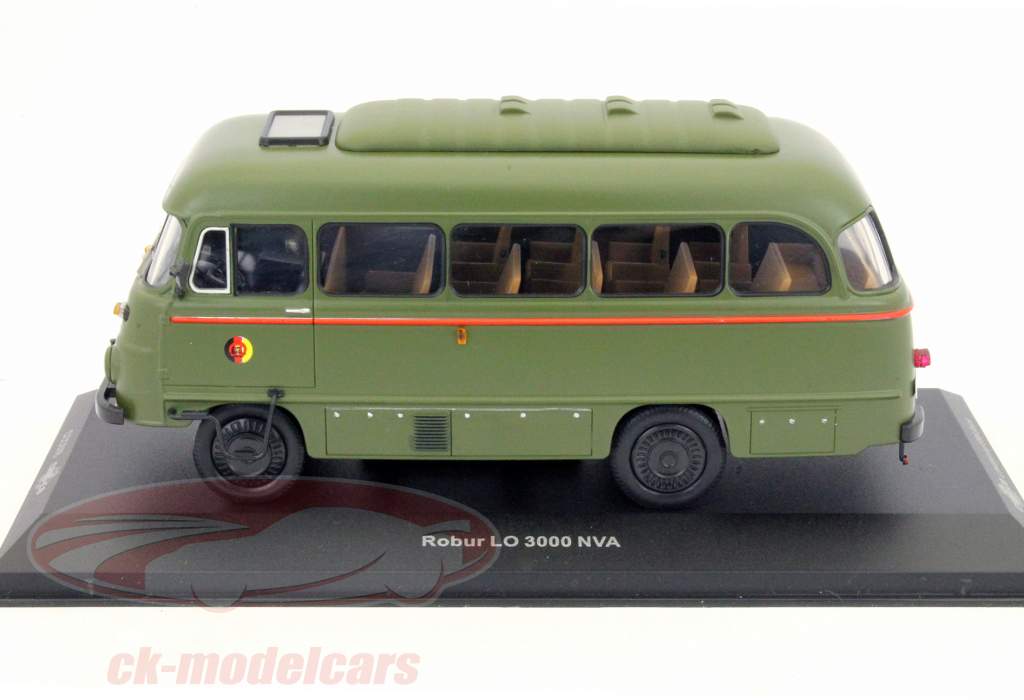 ROBUR LO 3000北越军队墨绿色1:43 IXO