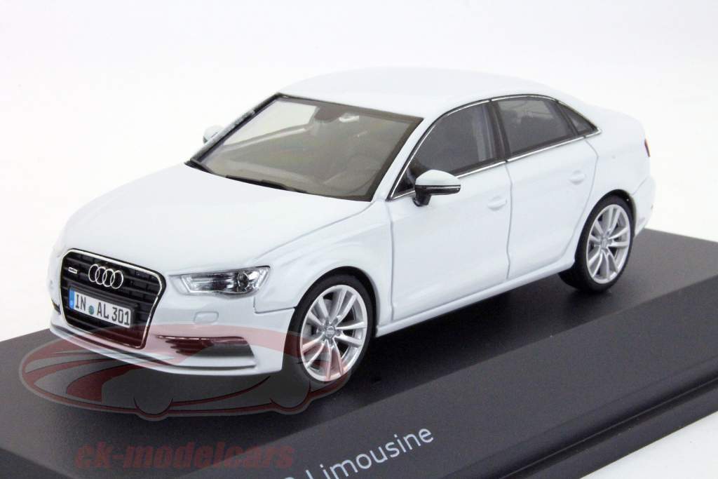 アウディA3セダン2013年ホワイト1時43ヘルパ