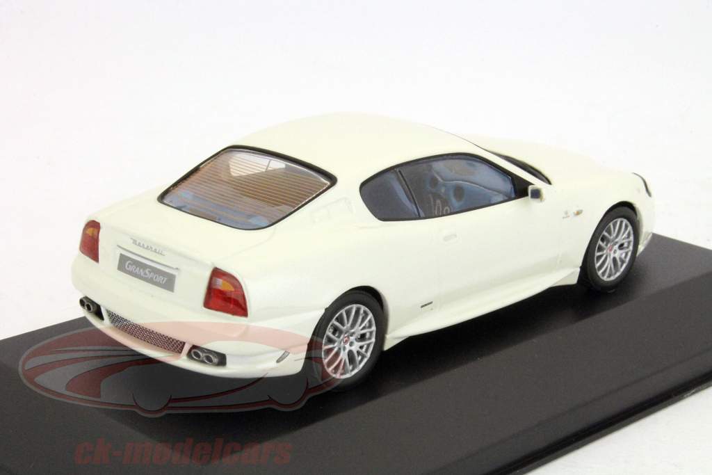 玛莎拉蒂大运动2004年白色1:43 IXO