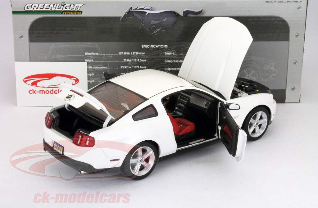 Ford Mustang GT построен в 2010 году белыми 1:18 Greenlight